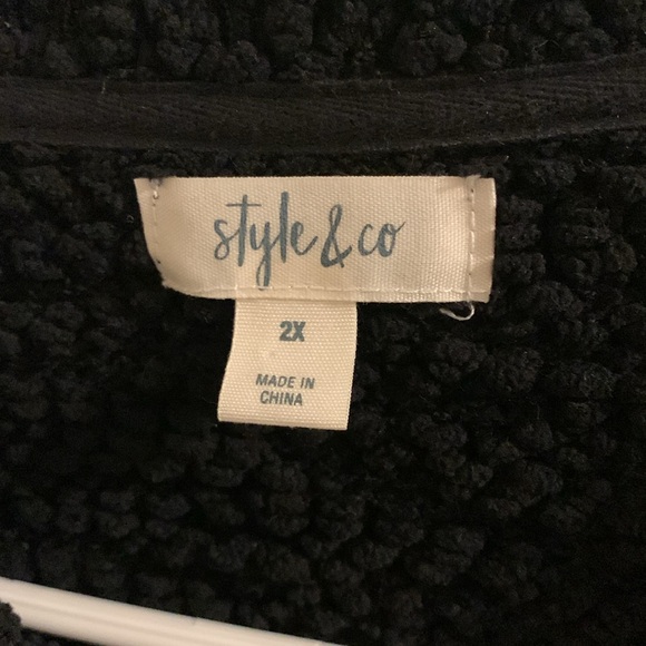 LOT #7 - Three XXL/2X Sweaters - Picture 7 of 11